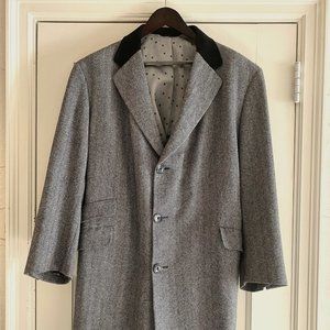 Contemporarily Styled Chesterfield Top Coat-Grey Herringbone w/Blk Velvet Collar